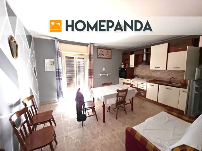 Appartamento con 6 locali in vendita in Via Massimo, Catenanuova