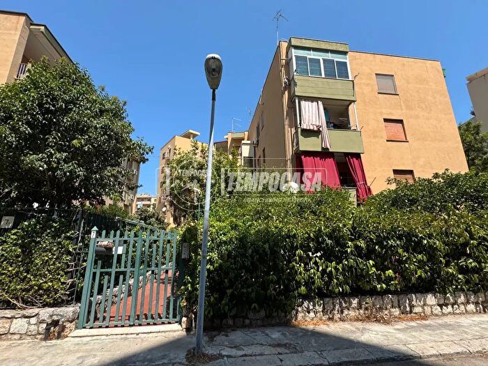 Appartamento con 5 locali in vendita in Via Umbria, Palermo