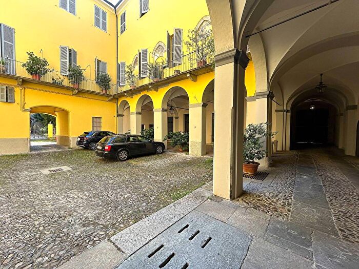 Appartamento trilocale in affitto in Via Francesco Petrarca, Centro Storico, Parma