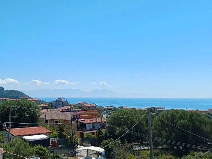 Appartamento trilocale in vendita in Via Seconda Sirene, Camerota