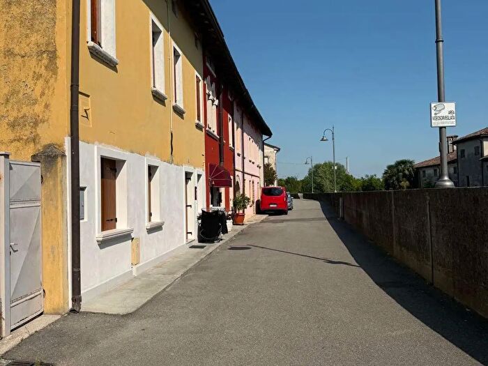 Casa con 5 locali in vendita in Via Vittorio Veneto, Cordignano