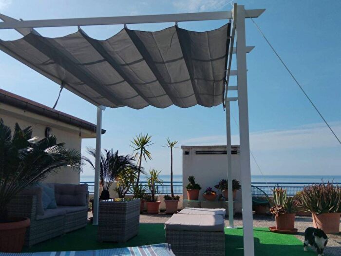 Appartamento monolocale in affitto in Viale Goffredo Franchini, Nervi, Genova