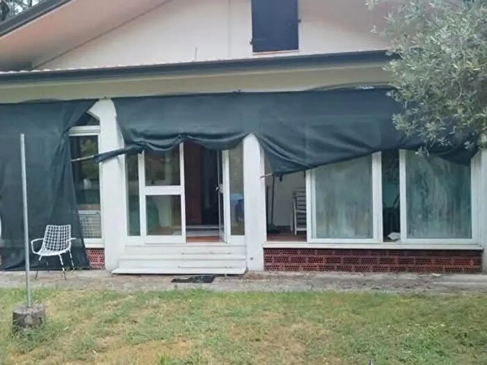 Casa quadrilocale in vendita in Massa