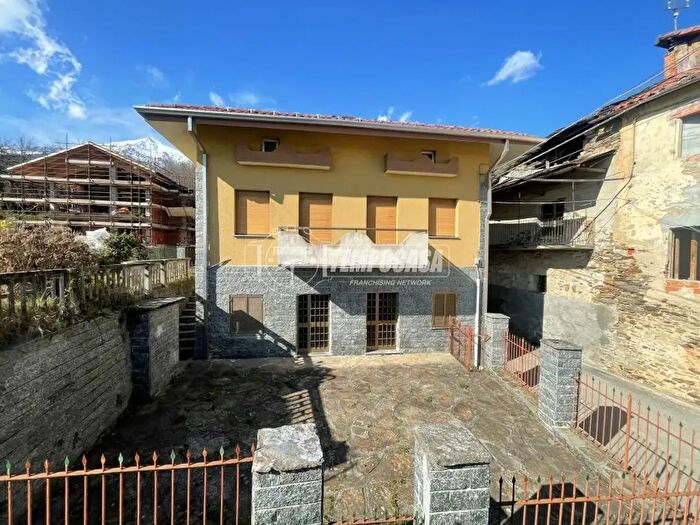 Casa con 5 locali in vendita in Via Giachetti, Cintano