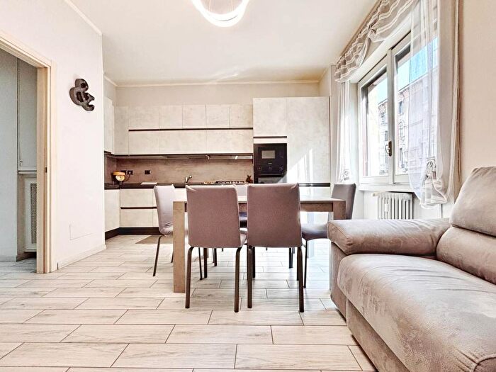 Appartamento trilocale in affitto in Via Giuseppe Pecchio, Città Studi, Milano