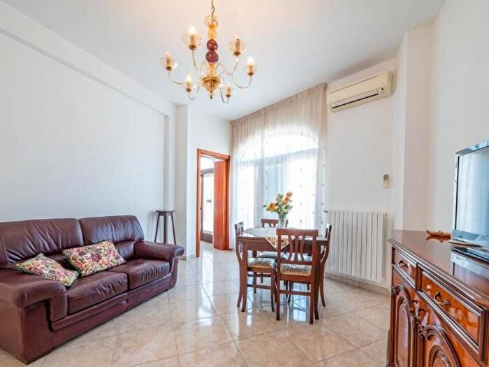 Appartamento trilocale in affitto in Via Massimo d'Azeglio, Via Ludovico Corso Umberto I Vittorio Emanuele, Ostuni