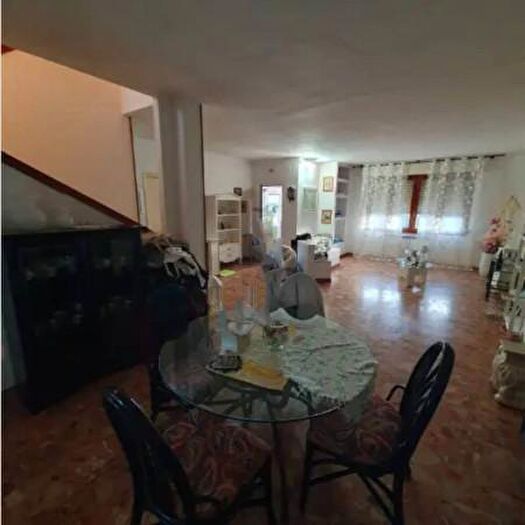 Casa quadrilocale in vendita in Località Montemazzano, Piombino