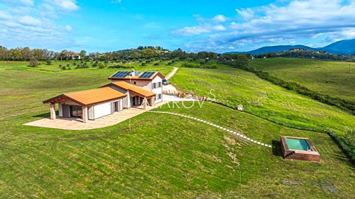 Casa trilocale in vendita in Rieti