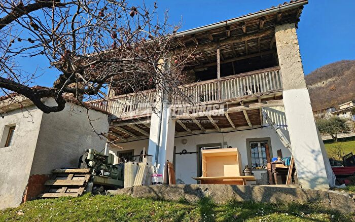 Casa trilocale in vendita in Via Squadra Alta, Adrara San Martino