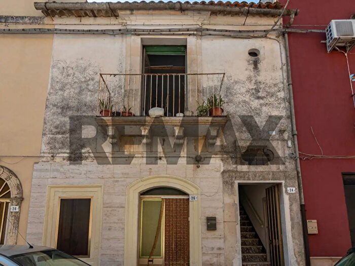 Casa con 5 locali in vendita in Via Monastero, Ferla