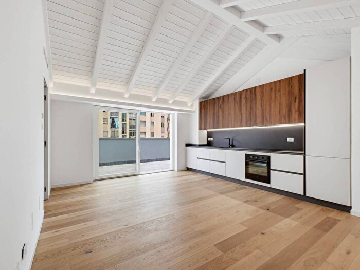 Appartamento trilocale in affitto in Via Bernardo Davanzati, Dergano, Milano
