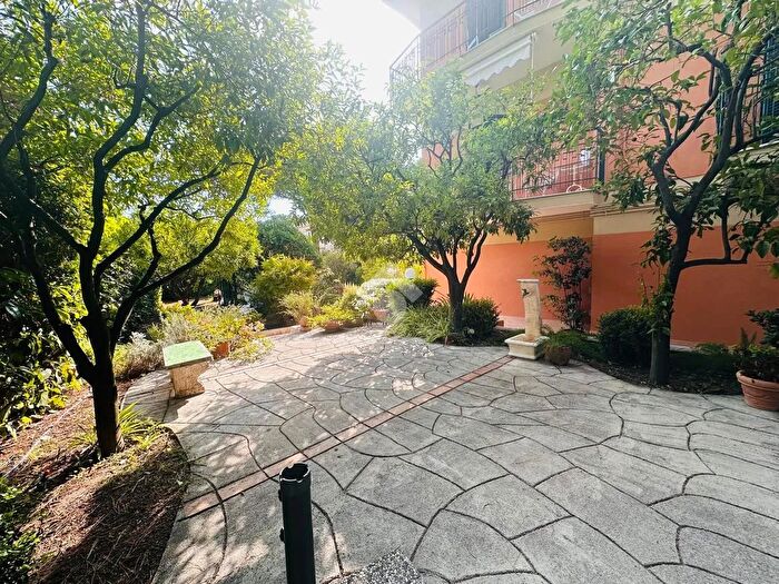 Appartamento con 5 locali in vendita in Via Enrico De Nicola, Torre Del Greco