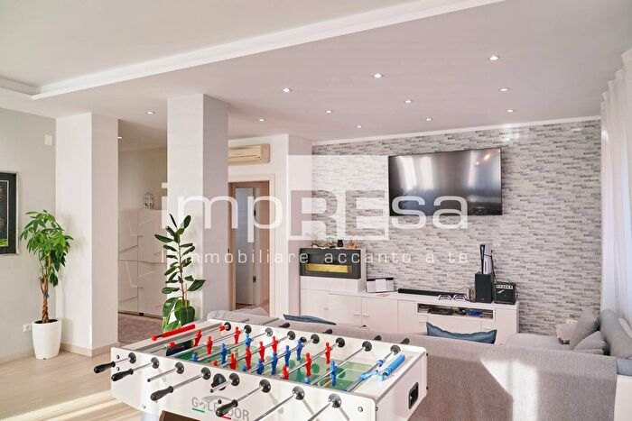 Appartamento quadrilocale in vendita in Via Oriani, Treviso