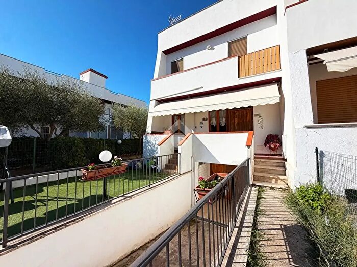 Appartamento trilocale in vendita in Via di Capraia, Montalto Di Castro
