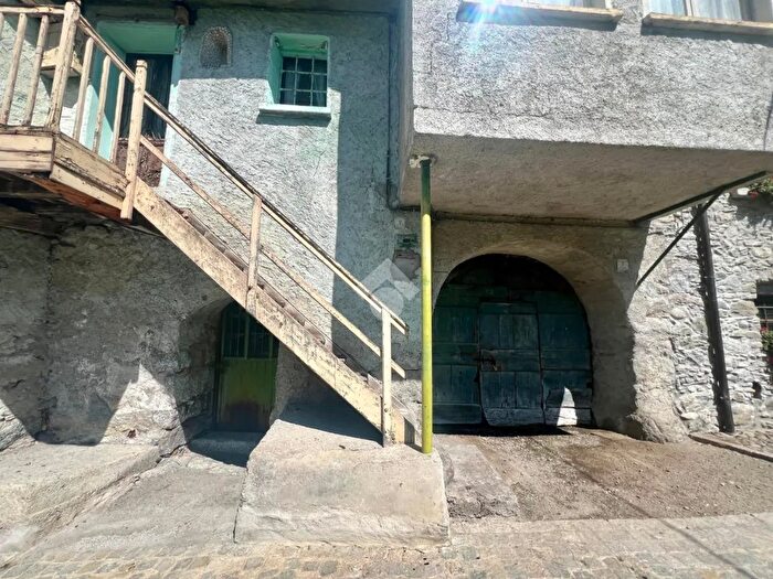 Casa con 6 locali in vendita in Via S Lorenzo, Sonico