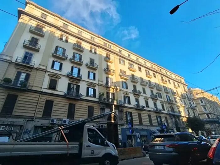 Appartamento con 5 locali in vendita in Corso Umberto I, Napoli