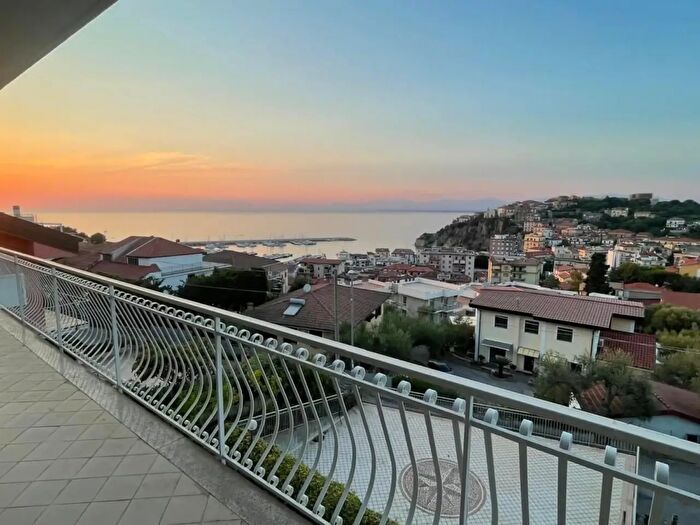 Appartamento con 5 locali in vendita in Via Giovanni Amendola, Agropoli