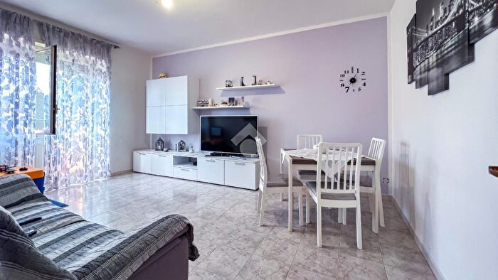 Appartamento trilocale in vendita in Via San Giulio, Formia