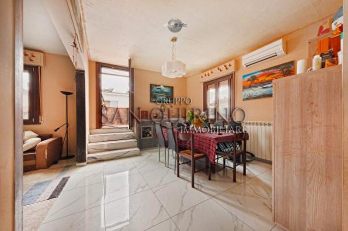 Casa quadrilocale in vendita in Piazza Martiri Partigiani, Sassuolo