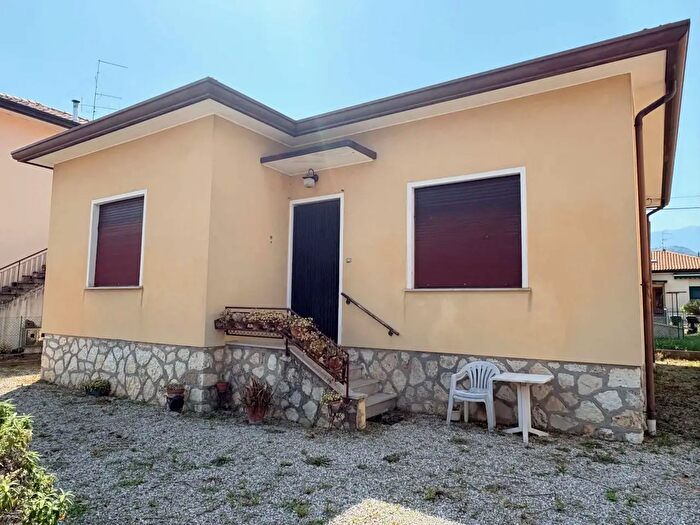 Casa con 6 locali in vendita in Vittorio Veneto