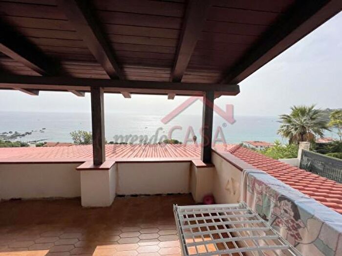 Appartamento quadrilocale in vendita in Via Fortino, Ricadi