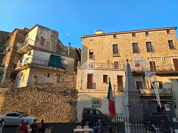 Appartamento trilocale in vendita in Via Cairoli, Ascea