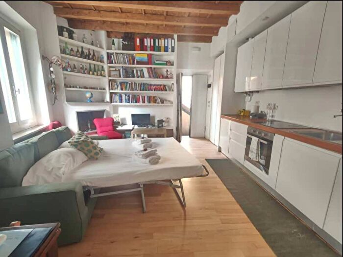 Appartamento monolocale in affitto in Alzaia Naviglio Pavese, Navigli Darsena, Milano