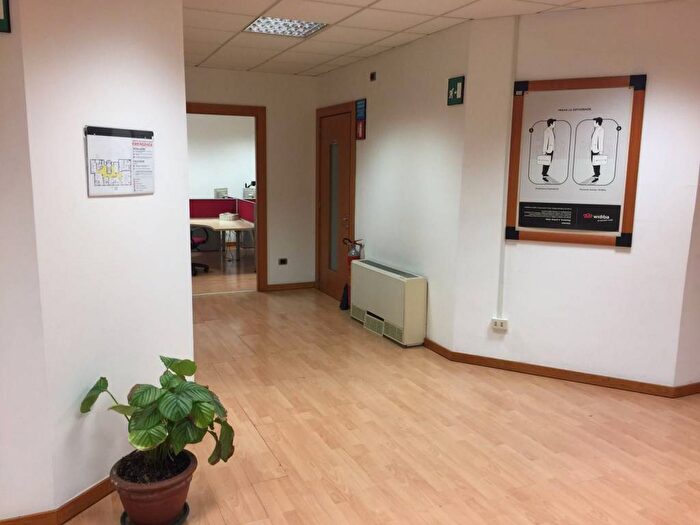 Appartamento con 6 locali in affitto in Via Miguel Cervantes De Saavedra, Porto Municipio, Napoli