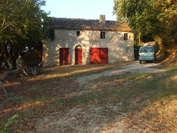 Casa con 6 locali in vendita in Piazza Santa Maria, Belvedere Ostrense