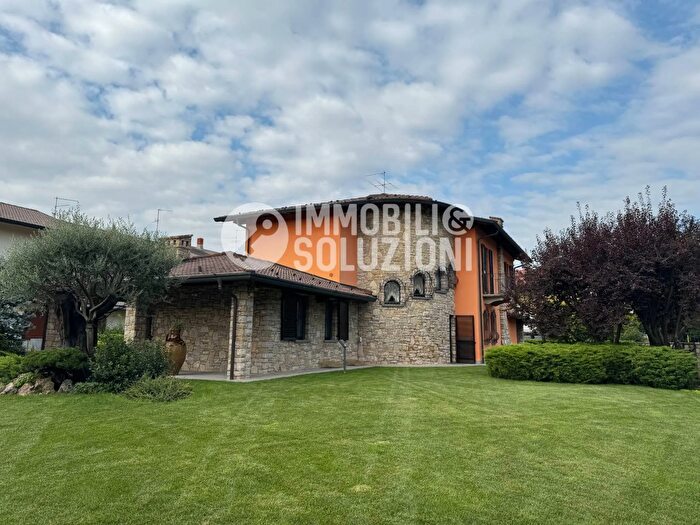 Casa quadrilocale in vendita in Via Friuli, Stezzano