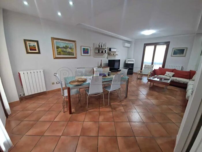 Casa con 5 locali in vendita in Via Ugo Fornasari, Castelvetro Piacentino