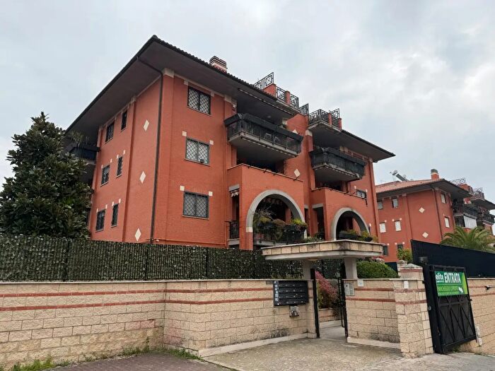 Appartamento trilocale in affitto in Viale Raf Vallone, Roma