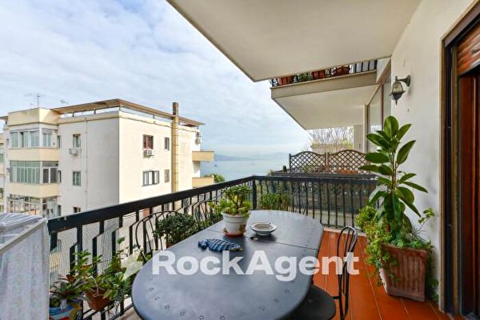 Appartamento con 5 locali in vendita in Via Tito Livio, Napoli