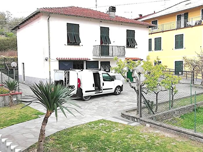Casa con 10 locali in vendita in Varese Ligure