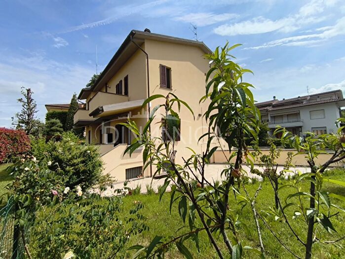 Casa quadrilocale in vendita in Vinci