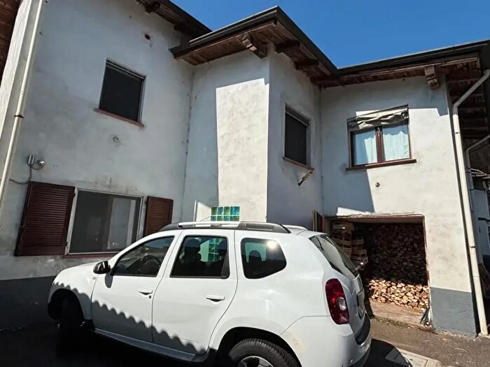 Casa trilocale in vendita in Via IV Novembre d, Parona