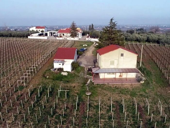 Casa con 9 locali in vendita in Strada Ponticello, Casalbordino