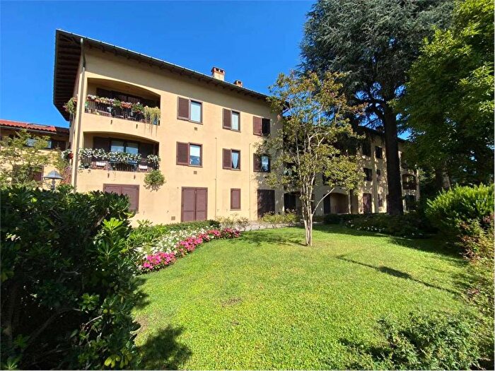 Appartamento trilocale in affitto in piazza federico berera, Centro, Sesto Calende