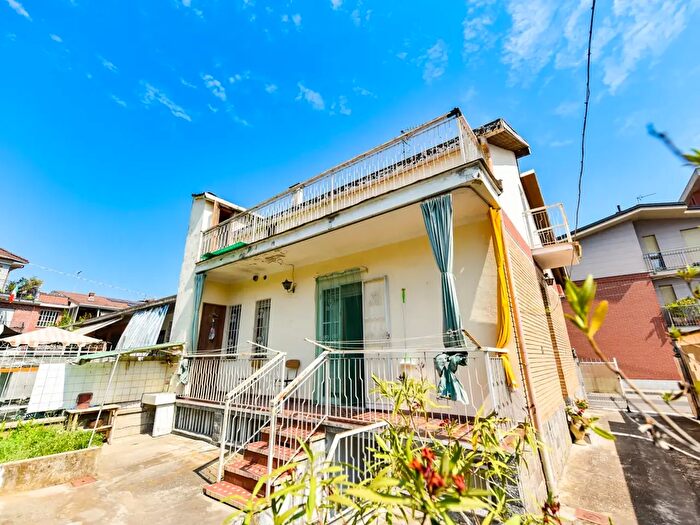Appartamento con 5 locali in vendita in Via Pintor Giaime, Collegno