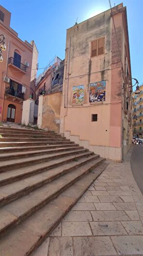 Appartamento con 10 locali in vendita in Piazza Bevilaqua Sciacca, Sciacca