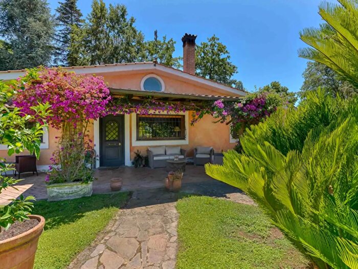 Casa con 7 locali in vendita in Largo dell'Olgiata, Roma