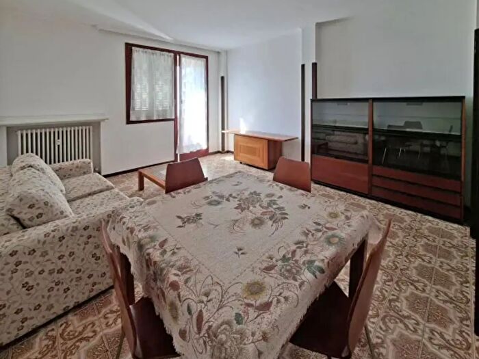 Appartamento trilocale in affitto in Corso Giacomo Matteotti, Sesto Calende