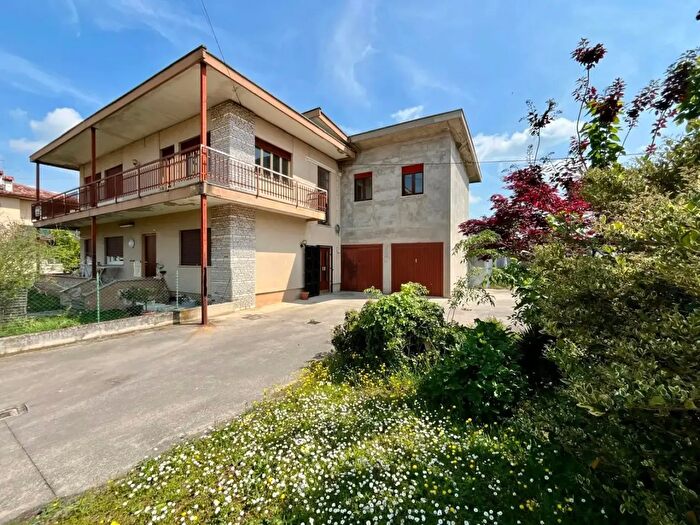 Casa con 5 locali in vendita in Via Madonna, Lonigo