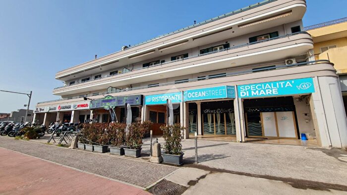 Appartamento trilocale in vendita in Via Nazionale Appia, Curti