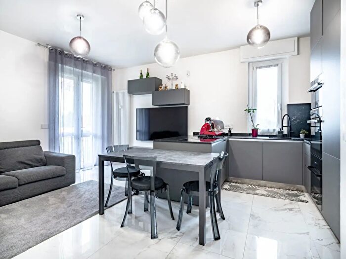 Appartamento trilocale in vendita in Via Monte Nevoso, Cusano Milanino