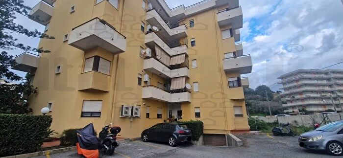 Appartamento quadrilocale in vendita in Via Fosse Ardeatine, Barcellona Pozzo Di Gotto