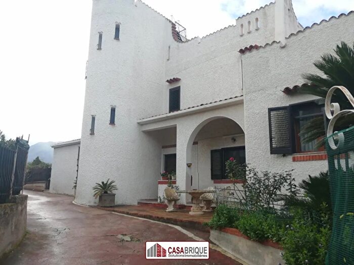 Casa con 7 locali in vendita in Via Chiovaro, Carini