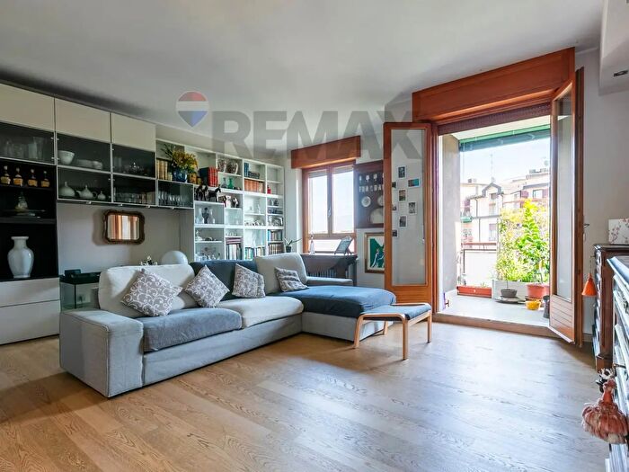 Appartamento quadrilocale in vendita in Via dei Cignoli, Milano