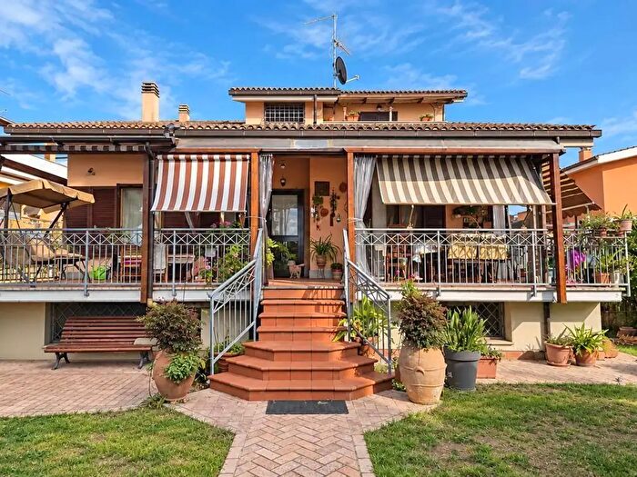 Casa con 6 locali in vendita in Via del Casaletto di Giano, Roma