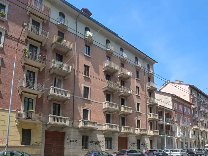 Appartamento trilocale in affitto in Via Genova, Torino